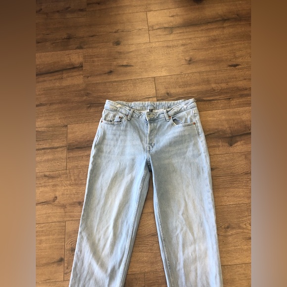 DIVIDED H&M BUTTON UP CROPPED ROW HEM HIGH RISE JEANS IN SIZE 8 - Picture 3 of 8